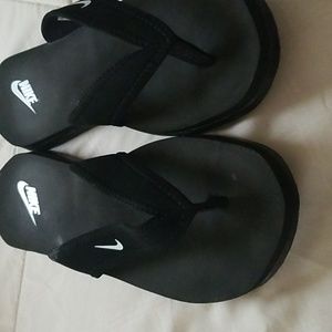 New Nike Flip Flops Size 9/10